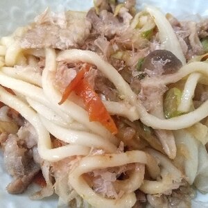 キャベツとウィンナーのバターしょうゆ焼きうどん